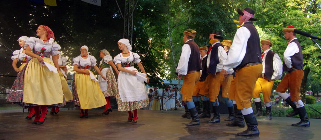 U tijeku je 16. Međunarodni festival “Iz bakine škrinje”