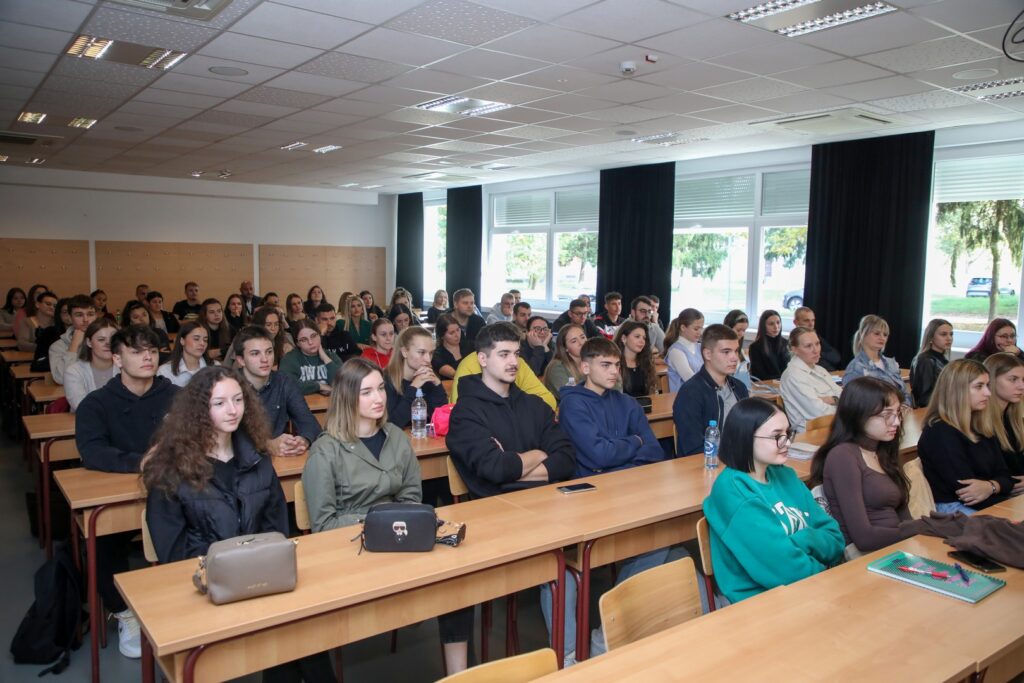 Uspješna tribina “Napali se na neuspjeh” zainteresirala veliki broj studenata