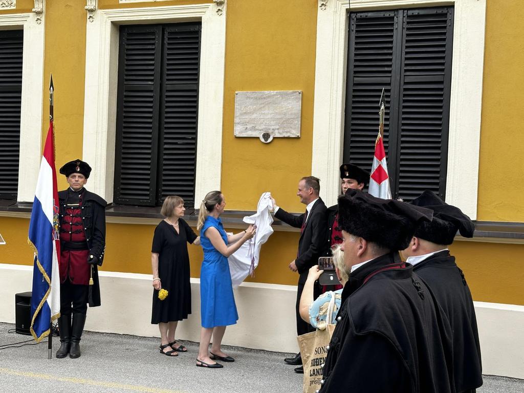 Obitelj otkrila spomen ploču na kući akademika Dragutina Feletara