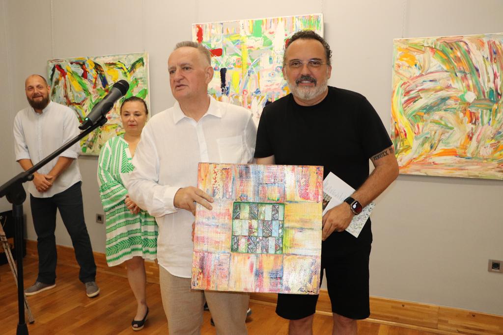 Tony Cetinski otvorio izložbu Nenada Marinca “Srastanje”