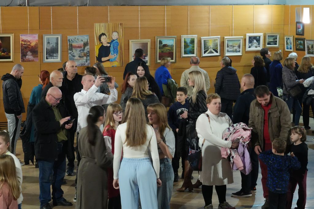 U Domu mladih otvorena izložba polaznika Škole slikanja i crtanja „Paleta“