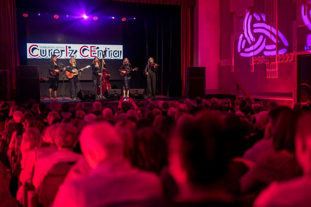 Fotogalerija – Cure iz centra i Kavaliri