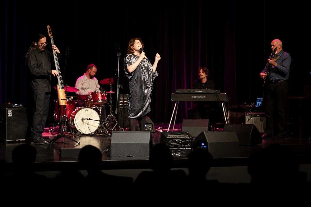 Ivana Galić Midwater Gospel Quintet