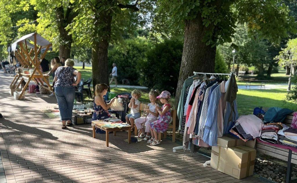 Prva ljetna tržnica knjiga i buvljak